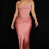 Colette Rose Satin-Midirock mit niedriger Taille Colette Rose Satin-Midirock mit niedriger Taille