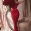 Colette Scarlet Satin-Midirock mit niedriger Taille Colette Scarlet Satin-Midirock mit niedriger Taille