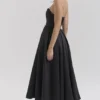 Contessa Schwarzes trägerloses Midi-Korsetts-Kleid aus Satin Contessa Schwarzes trägerloses Midi-Korsetts-Kleid aus Satin