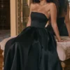 Contessa Schwarzes trägerloses Midi-Korsetts-Kleid aus Satin Contessa Schwarzes trägerloses Midi-Korsetts-Kleid aus Satin