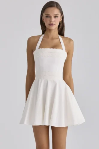 Cosette Weißes Minikleid mit Broderie Anglaise und Baumwoll-Halterausschnitt