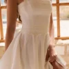 Cosette Weißes Minikleid mit Broderie Anglaise und Baumwoll-Halterausschnitt Cosette Weißes Minikleid mit Broderie Anglaise und Baumwoll-Halterausschnitt