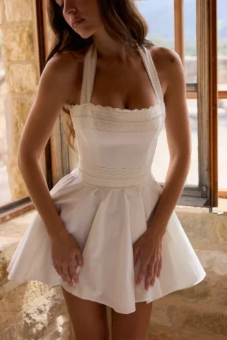 Cosette Weißes Minikleid mit Broderie Anglaise und Baumwoll-Halterausschnitt