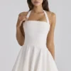 Cosette Weißes Minikleid mit Broderie Anglaise und Baumwoll-Halterausschnitt Cosette Weißes Minikleid mit Broderie Anglaise und Baumwoll-Halterausschnitt