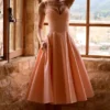 Dahlia Pfirsichfarbenes Midi-Sommerkleid aus plissierter Baumwolle Dahlia Pfirsichfarbenes Midi-Sommerkleid aus plissierter Baumwolle