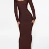 Das OG Chocolat Langarm-Bandage-Maxikleid Das OG Chocolat Langarm-Bandage-Maxikleid