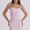 Das rosa Bandage-Minikleid „The Body“ Das rosa Bandage-Minikleid „The Body“