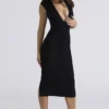 Das schwarze Bandage-Midi-Kleid mit tiefem Ausschnitt Das schwarze Bandage-Midi-Kleid mit tiefem Ausschnitt