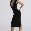 Das schwarze Bandage-Midi-Kleid mit tiefem Ausschnitt Das schwarze Bandage-Midi-Kleid mit tiefem Ausschnitt