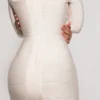 Das „Super Plunge Vanilla“ Bandage-Minikleid mit langen Ärmeln