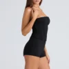 Das trägerlose schwarze Stretch-Korsetts-Oberteil Das trägerlose schwarze Stretch-Korsetts-Oberteil