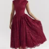 Debutante Berry Lace Rückenfreies Midikleid Debutante Berry Lace Rückenfreies Midikleid
