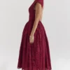 Debutante Berry Lace Rückenfreies Midikleid Debutante Berry Lace Rückenfreies Midikleid