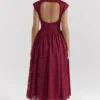 Debutante Berry Lace Rückenfreies Midikleid Debutante Berry Lace Rückenfreies Midikleid