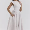 Debutante French Dove Moiré-Satin-Midi-Kleider mit Rückenausschnitt Debutante French Dove Moiré-Satin-Midi-Kleider mit Rückenausschnitt