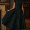Debutante – Schwarzes, rückenfreies Midikleid aus Moiré-Satin Debutante – Schwarzes, rückenfreies Midikleid aus Moiré-Satin