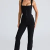 Die taillierte Hose Schwarze Stretch-Hose Die taillierte Hose Schwarze Stretch-Hose