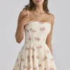 Dolly Elfenbeinfarbenes Vintage-Mini-Sommerkleid aus Baumwolle mit Rosenprint Dolly Elfenbeinfarbenes Vintage-Mini-Sommerkleid aus Baumwolle mit Rosenprint