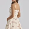Dolly Elfenbeinfarbenes Vintage-Mini-Sommerkleid aus Baumwolle mit Rosenprint Dolly Elfenbeinfarbenes Vintage-Mini-Sommerkleid aus Baumwolle mit Rosenprint