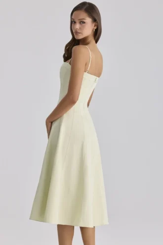 Dolly Matcha-Grünes Baumwoll-Midi-Sommerkleid mit ausgestelltem Rock Dolly Matcha-Grünes Baumwoll-Midi-Sommerkleid mit ausgestelltem Rock