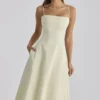 Dolly Matcha-Grünes Baumwoll-Midi-Sommerkleid mit ausgestelltem Rock Dolly Matcha-Grünes Baumwoll-Midi-Sommerkleid mit ausgestelltem Rock