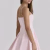 Dolly Pink Baumwoll-Sommerkleid mit ausgestelltem Rock Dolly Pink Baumwoll-Sommerkleid mit ausgestelltem Rock