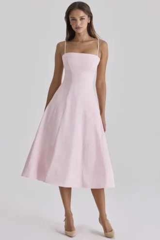 Dolly Pink Satin-Baumwoll-Midi-Sommerkleid mit ausgestelltem Rock Dolly Pink Satin-Baumwoll-Midi-Sommerkleid mit ausgestelltem Rock