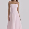 Dolly Pink Satin-Baumwoll-Midi-Sommerkleid mit ausgestelltem Rock Dolly Pink Satin-Baumwoll-Midi-Sommerkleid mit ausgestelltem Rock