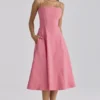 Dolly Raspberry Baumwoll-Midi-Sommerkleid mit ausgestelltem Rock Dolly Raspberry Baumwoll-Midi-Sommerkleid mit ausgestelltem Rock