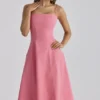 Dolly Raspberry Baumwoll-Midi-Sommerkleid mit ausgestelltem Rock Dolly Raspberry Baumwoll-Midi-Sommerkleid mit ausgestelltem Rock