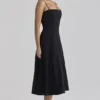 Dolly – Schwarzes, ausgestelltes Midi-Sommerkleid aus Baumwolle Dolly – Schwarzes, ausgestelltes Midi-Sommerkleid aus Baumwolle