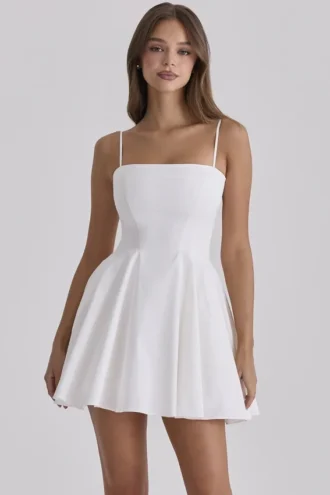 Dolly – Weißes, ausgestelltes Mini-Sommerkleid aus Baumwolle Dolly – Weißes, ausgestelltes Mini-Sommerkleid aus Baumwolle