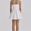 Dolly – Weißes, ausgestelltes Mini-Sommerkleid aus Baumwolle Dolly – Weißes, ausgestelltes Mini-Sommerkleid aus Baumwolle