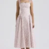 Dorothy – Midi-Sommerkleid aus Baumwolle mit weißem Rosenknospen-Print Dorothy – Midi-Sommerkleid aus Baumwolle mit weißem Rosenknospen-Print
