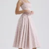 Dorothy – Midi-Sommerkleid aus Baumwolle mit weißem Rosenknospen-Print Dorothy – Midi-Sommerkleid aus Baumwolle mit weißem Rosenknospen-Print