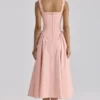 Dorothy Midi-Sommerkleid aus pfirsichfarbener Baumwolle Dorothy Midi-Sommerkleid aus pfirsichfarbener Baumwolle
