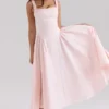 Dorothy – Midi-Sommerkleid aus rosa Stretch-Baumwolle Dorothy – Midi-Sommerkleid aus rosa Stretch-Baumwolle