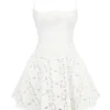 Elara Weißes Minikleid mit Broderie Anglais Elara Weißes Minikleid mit Broderie Anglais