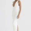 Eleanora – Elfenbeinfarbenes Maxikleid mit tiefem Ausschnitt