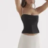 Eli Schwarz & Off-White-Oberteil mit Bügeln Eli Schwarz & Off-White-Oberteil mit Bügeln