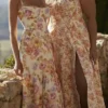 Elia Elfenbeinfarbenes Midi-Sommerkleid mit Blumenmuster Elia Elfenbeinfarbenes Midi-Sommerkleid mit Blumenmuster