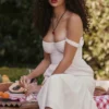 Elia Weißes Midi-Sommerkleid mit Broderie Anglaise Elia Weißes Midi-Sommerkleid mit Broderie Anglaise