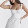 Elia Weißes Midi-Sommerkleid mit Broderie Anglaise Elia Weißes Midi-Sommerkleid mit Broderie Anglaise