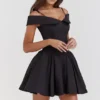 Elida Schwarzes schulterfreies Minikleid