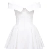 Elida Weißes Twill-Minikleid mit schulterfreiem Ausschnitt Elida Weißes Twill-Minikleid mit schulterfreiem Ausschnitt