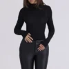 Eliena Schwarzer Bodys mit hohem Kragen und langen Ärmeln Eliena Schwarzer Bodys mit hohem Kragen und langen Ärmeln