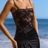 Eliette – Schwarzes Maxikleid aus verzierter Spitze und Satin Eliette – Schwarzes Maxikleid aus verzierter Spitze und Satin