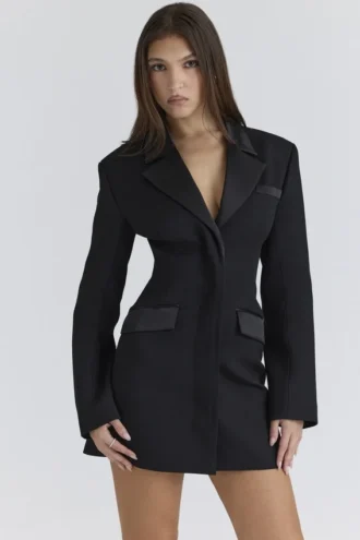 Ellis Schwarzer Blazer mit Satinbesatz und Sanduhr-Silhouette