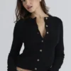 Emblem Schwarze Strickjacke aus Kaschmir und Wolle Emblem Schwarze Strickjacke aus Kaschmir und Wolle