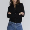 Emblem Schwarze Strickjacke aus Kaschmir und Wolle Emblem Schwarze Strickjacke aus Kaschmir und Wolle